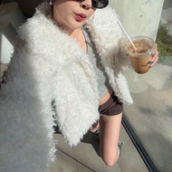 AMUSE BKK - Goofy Coat เสื้อโค้ทขนแกะคอปกซิปหน้า