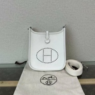 HERMES 白色銀扣 Evelyne mini 16*18*5 98新 配件塵袋