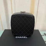 超精緻 VIP 粉餅鏡盒💕 Chanel Mini Bag Vanity Case