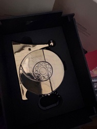 CASETiFY  x One Piece 聯名系列中限量版 黃金電話蟲