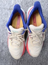 HOKA ARAHI 6 慢跑鞋