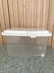 INOMATA日本製塑膠揭蓋式米箱 ，尺寸：寛22cm深37cm高21cm