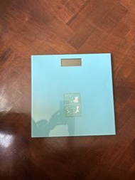 藍色電子體重計