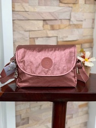 NEW KIPLING CROSSBODY BAG ใหม่ กระเป๋าสะพายข้าง กันน้ำ กระเป๋าสีชมพู น่ารัก ของแท้100%