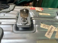 TSA 006 鑰匙 / Rimowa 密碼鎖鑰匙 （已備不時之需；開不到鎖原銀奉還）