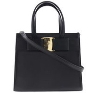 Salvatore Ferragamo Ferragamo Vara RIBON二手黑色皮革手提包，義大利製造。可斜背、手提，或磁扣設計。女士款。