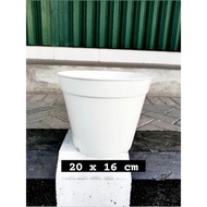 HARGA PER LUSIN. Pot Bunga Plastik Putih diameter 20 cm. Pot Bunga