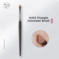 HUACHUNTANG | Triangle Concealer Brush Iron Brush Tear Trough Concealer Detail Brush Highlighter Bru