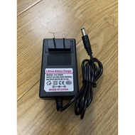 Lion battery charger 16,8v - 2A with battery charging indicator light