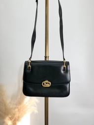 【VintageShop solo 日本直送中古包專賣店】CELINE 復古馬車 LOGO 側肩包 黑色 馬車圖騰 皮革 vintage