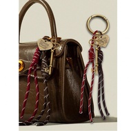 จี้กุญแจ สีบรอนซ์ จี้พวงกุญแจ จี้แขวนกระเป๋า จี้วินเทจ ที่มีจี้รูปกุญแจและหัวใจที่มีข้อความ 'Mezzo P