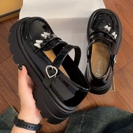 Women's shoes with 5cm high heel and straps with LAPI label in shiny leather (skinny feet go down 1s