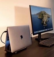 🦌 多用途 直立式電腦收納座 大牌子鹿為 - 可放laptop, phone, router etc.（桌面整理，散熱加強，闊度可調校）