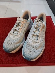 Under Armour 跑鞋