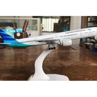 20cm B777 300Er Garuda Indonesia Diecast Aircraft Plane El Boeing