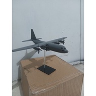 Miniature C-130 Hercules Aircraft Scale 1:144 and 1:72 scale | Military Transport Aircraft | Collect