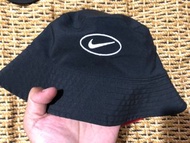 二手  古著 Nike 雙面 黑紅  機能 漁夫帽 size m /L約 57/58cm左右