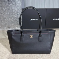 Chanel New Style [Single Level] New Style 26ss Spring Summer Catwalk Togo Cowhide Tote Handbag Porta