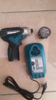 Makita TD 090 Z (mesin bor obeng Impact) + Baterai + Charger