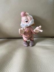 Precious Moments 陶瓷公仔15 cm。                               Rare! Vintage statue of Sneezy of Snow Whi