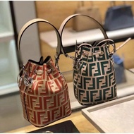 Support Counter Contrast Market ** Quality Fendi Female Bag FENDI Female Bag Fendi Bag Fendi Messeng