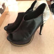 女裝黑色後踭蛇紋高跟鞋