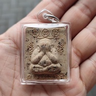 Liontin Phra Pidta Kradook Phi LP Dum