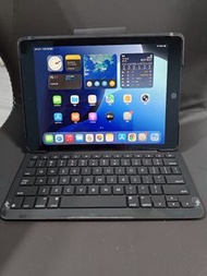 iPad 第8代 LTE 128gb 連Logitech Slim Folio iPad 鍵盤保護套