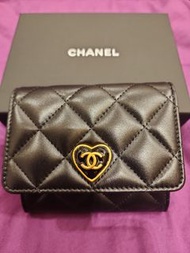 Chanel Wallet 三摺黑色愛心銀包，內桃紅