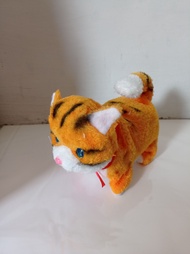 Boneka kucing mirip asli bisa bergerak dan bersuara