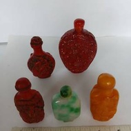 一手五個古舊鼻煙壺清貨價共售五百元 ，...