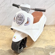 HONDA ScoopyHONDA Tolocar Vespa Scupi/ Children's Scopy Train/ (EJE)