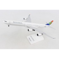 South African Airways Skymarks Airbus a340-600 1/200 Plastic Plane Model