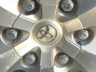 [คลังสินค้าพร้อม] 1/4ชิ้นรถยนต์โตโยต้าฟอร์จูนเนอร์2005-2010ฝาครอบล้อโลหะผสม (42603-0K090) เงินฝาปิดต