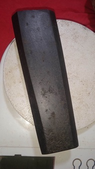 batu petir atau kapak purba lengket magnet