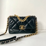 CHANEL 19系列 黑色 小羊皮 金釦 雙色鍊 26cm 保卡款 手提 斜挎 小號 口蓋包 AS1160