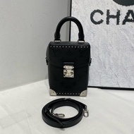 LV CAMERA BOX 黑銀相機盒子斜挎包 缺原鏈條 芯片款 尺寸約12.5x17x7cm