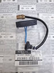 สวิทซ์ฝากระโปรงหลัง NISSAN TIDA C11 1.61.8 25380-ED000 (เป็นอะไหล่แท้ Nissan) รหัส A688