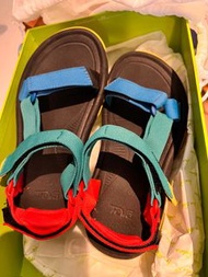 Teva 涼鞋