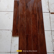 granit lantai teras 15x60 indogress motif kayu walnut model parkit 