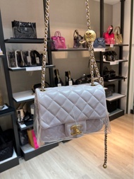 Chanel mini flap bag with pearl crush,not cf23,classic flap,100%Authentic,98%new ❤️本店設有門市，歡迎使用消費券❤️