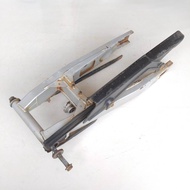SWING ARM VIXION OLD ORIGINAL COPOTAN CAPIT RODA BELAKANG VIXION LAMA ARM VIXION OLD TROMOL ORI