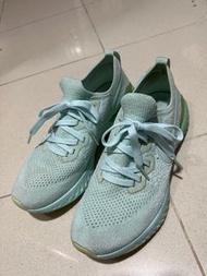 Nike epic react flyknit2 跑鞋