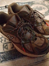 New Balance 860v2 棕色運動鞋