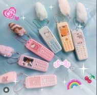 日本代購 手袋 摺機 手提電話 禮物 少女 rement cinnamoroll 咕卡 小卡 手機 豹紋 samsung 千鳥格 sticker 玉桂狗 布甸狗 blackpink newjeans 