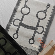 愛馬仕25羊絨秋冬圍巾/灰和白色/ 30x 160cm ( 全新）