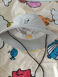 日本 Snoopy 史努比正版授權防風繩漁夫帽（灰白色）