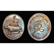 Rian Lp Koon Kii Mu Roon Gu Hai Mueng Ruay ，Ner Nawa Loha 龙婆坤骑猪自身牌，九宝铜材质