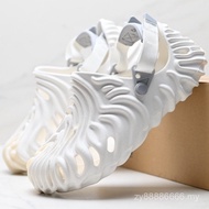 2026 Crocs Classic Clog casual beach hole slippers sandals White 2C8F