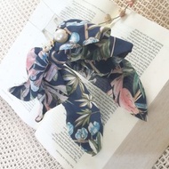 深藍/ 花草鉛筆畫香蕉夾 相交夾 髮圈 髮束 馬尾夾 彈簧夾 髮叉